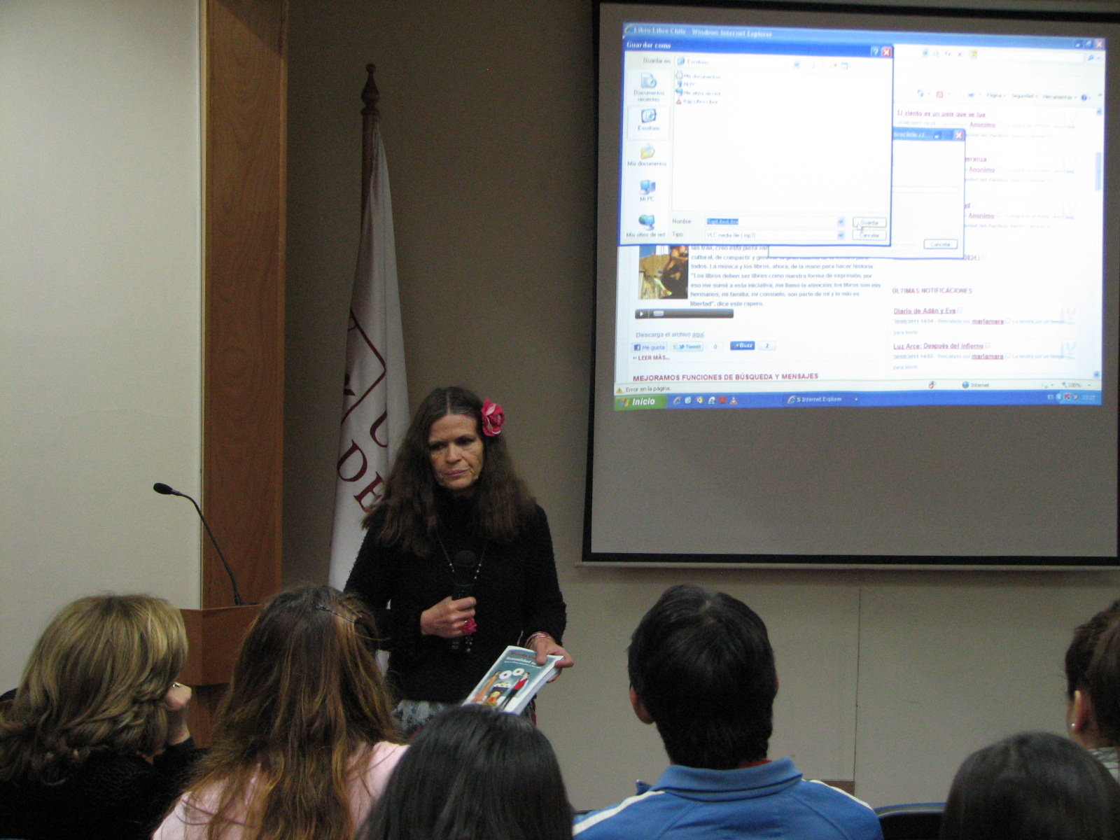 Raquel Azócar Escamilla, Directora de Libro Libre Chile, explica el sistema Libro Libre Chile.